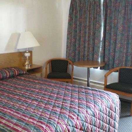 Sun-Dek Motel Medicine Hat Kültér fotó