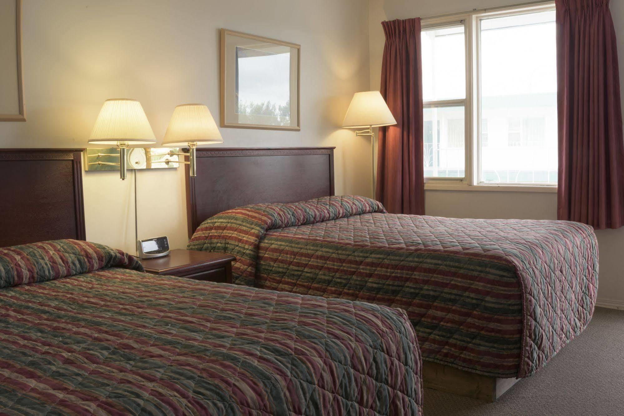 Sun-Dek Motel Medicine Hat Kültér fotó