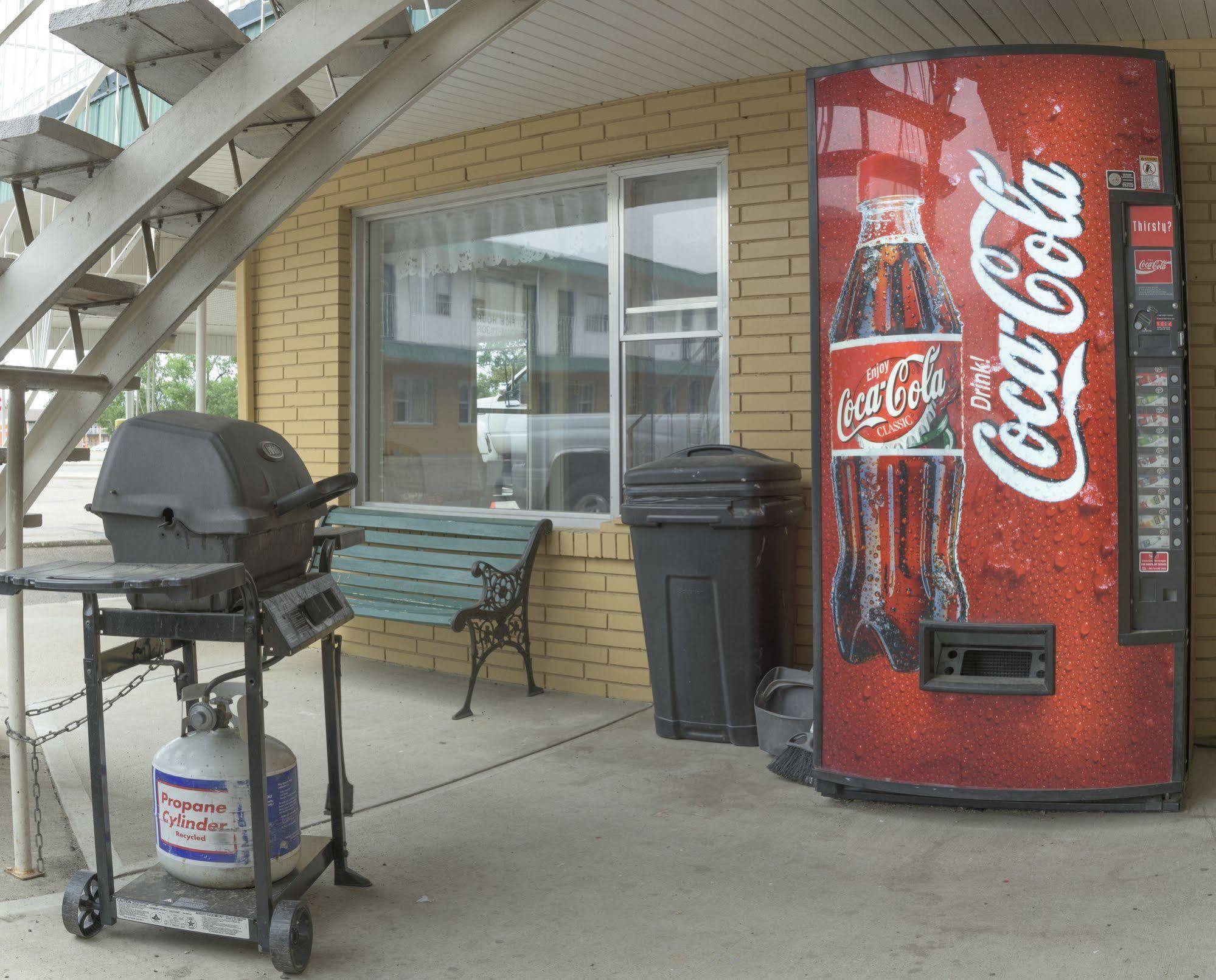 Sun-Dek Motel Medicine Hat Kültér fotó